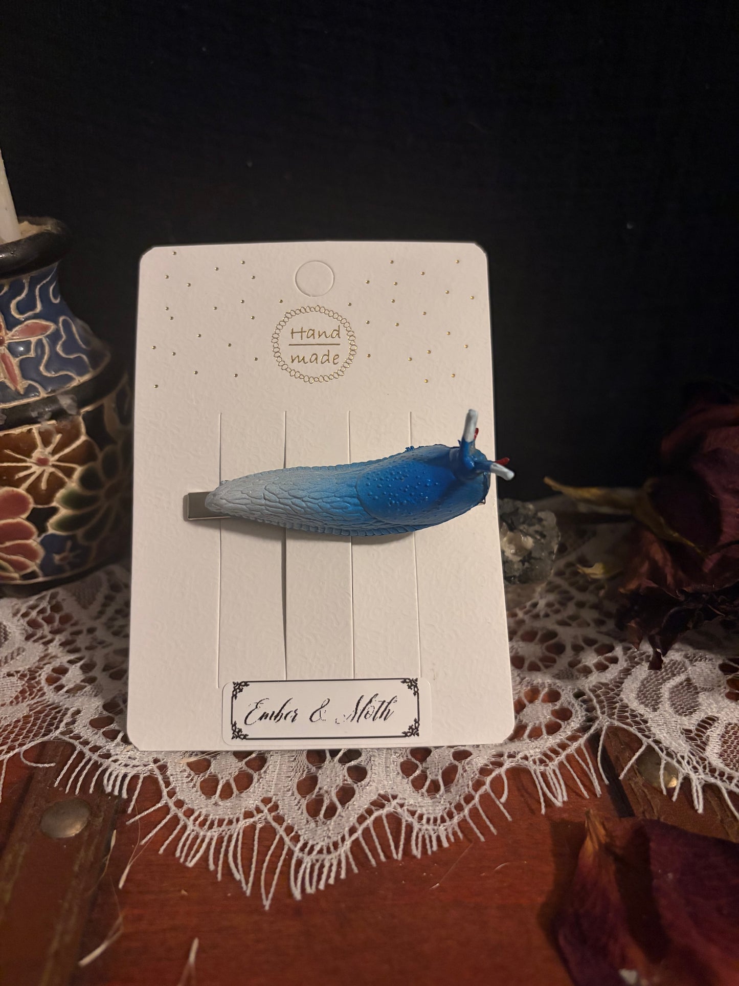 Curio Critter Hair Clip in blue slug