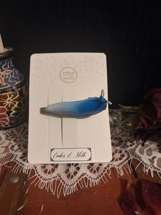 Curio Critter Hair Clip in blue slug